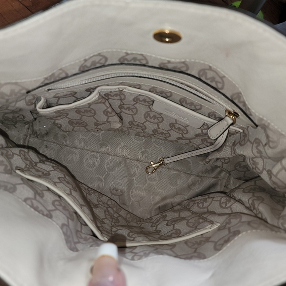 Michael Kors Large Ivory Hamilton Satchel - Picture 4 of 6